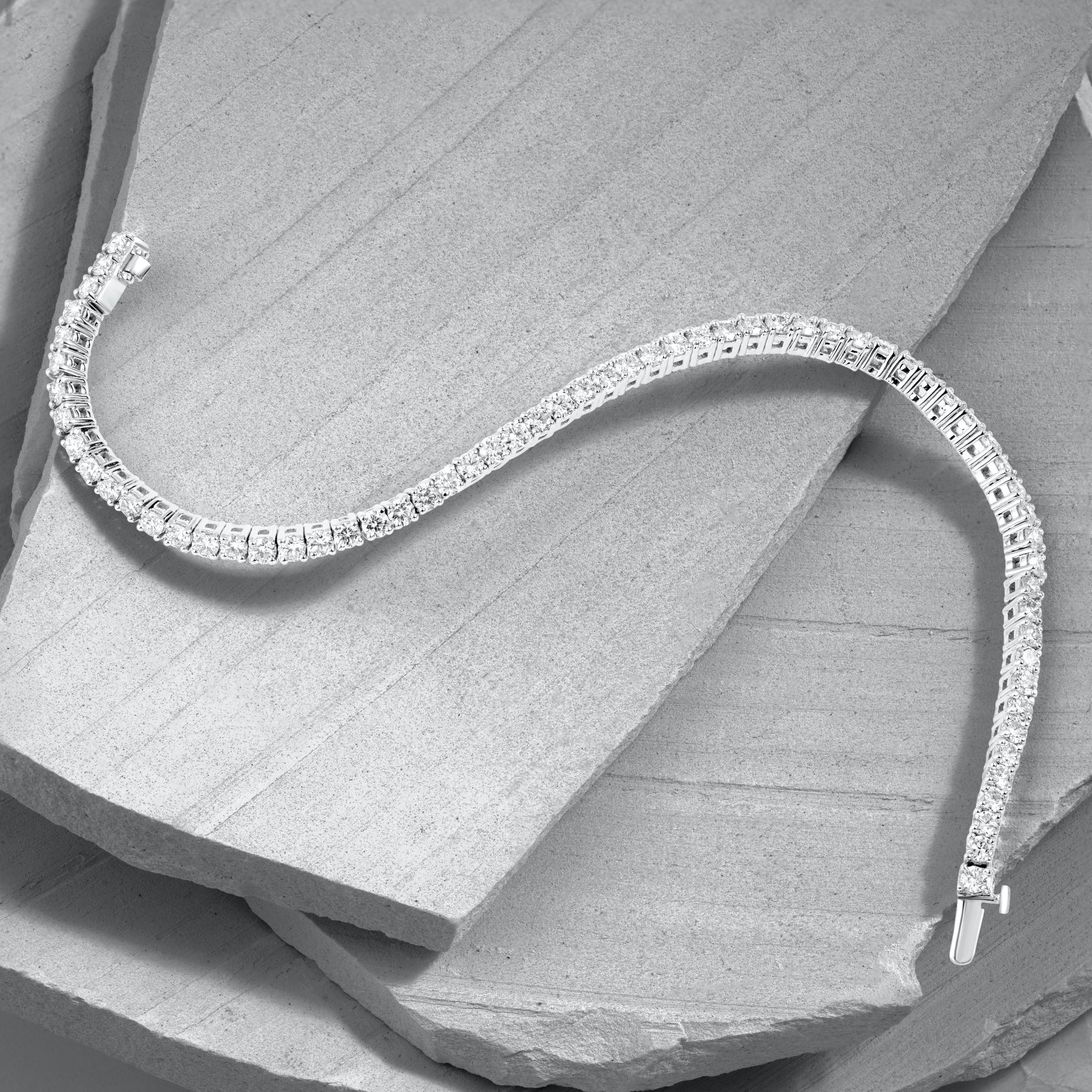 Why Diamond Bracelets Make the Perfect Statement Piece