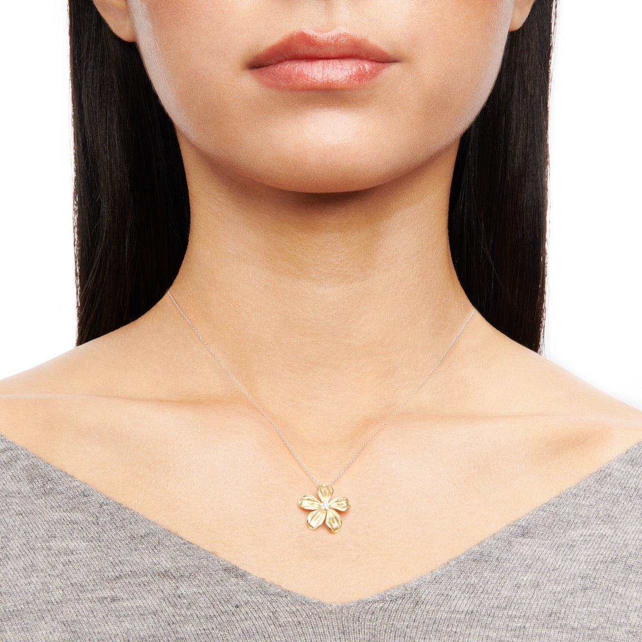 Flower Pendant Necklace in 18k Gold with Diamonds