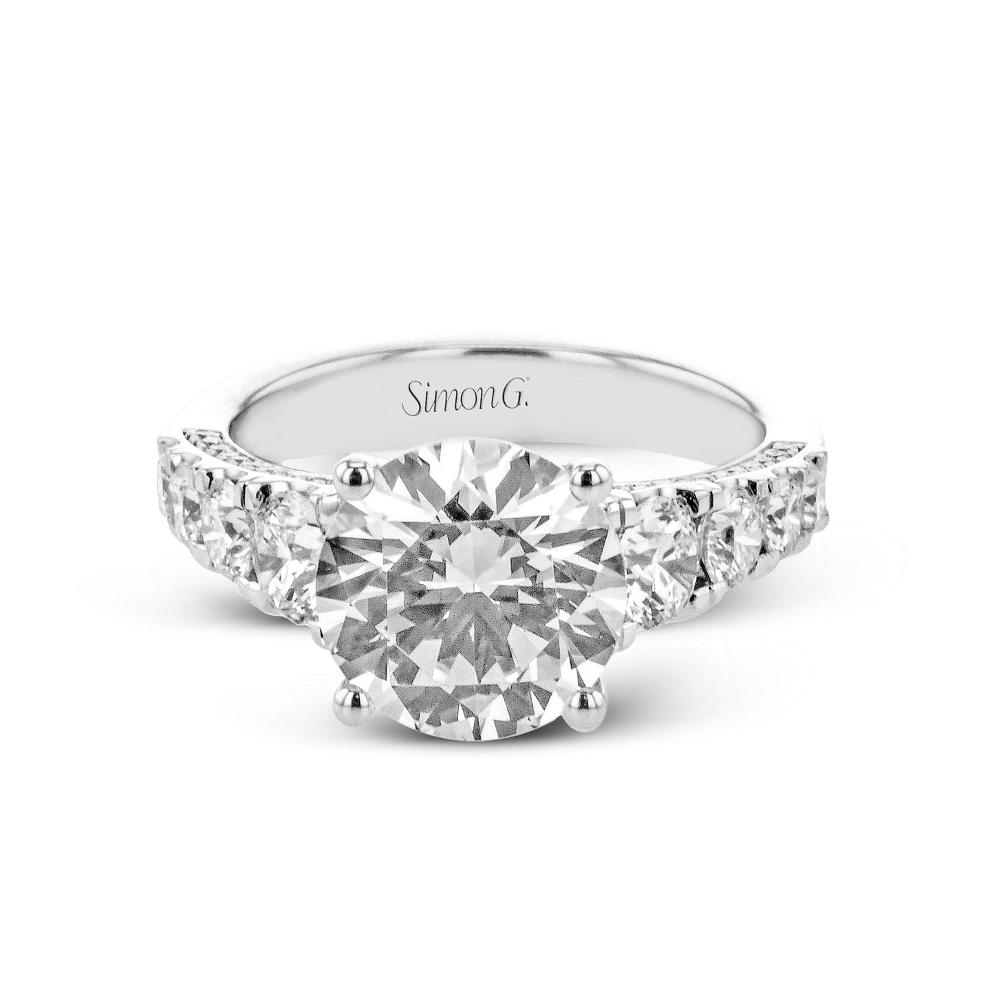 Round-Cut Diamond Engagement Ring in 18k Gold - Classic Elegance