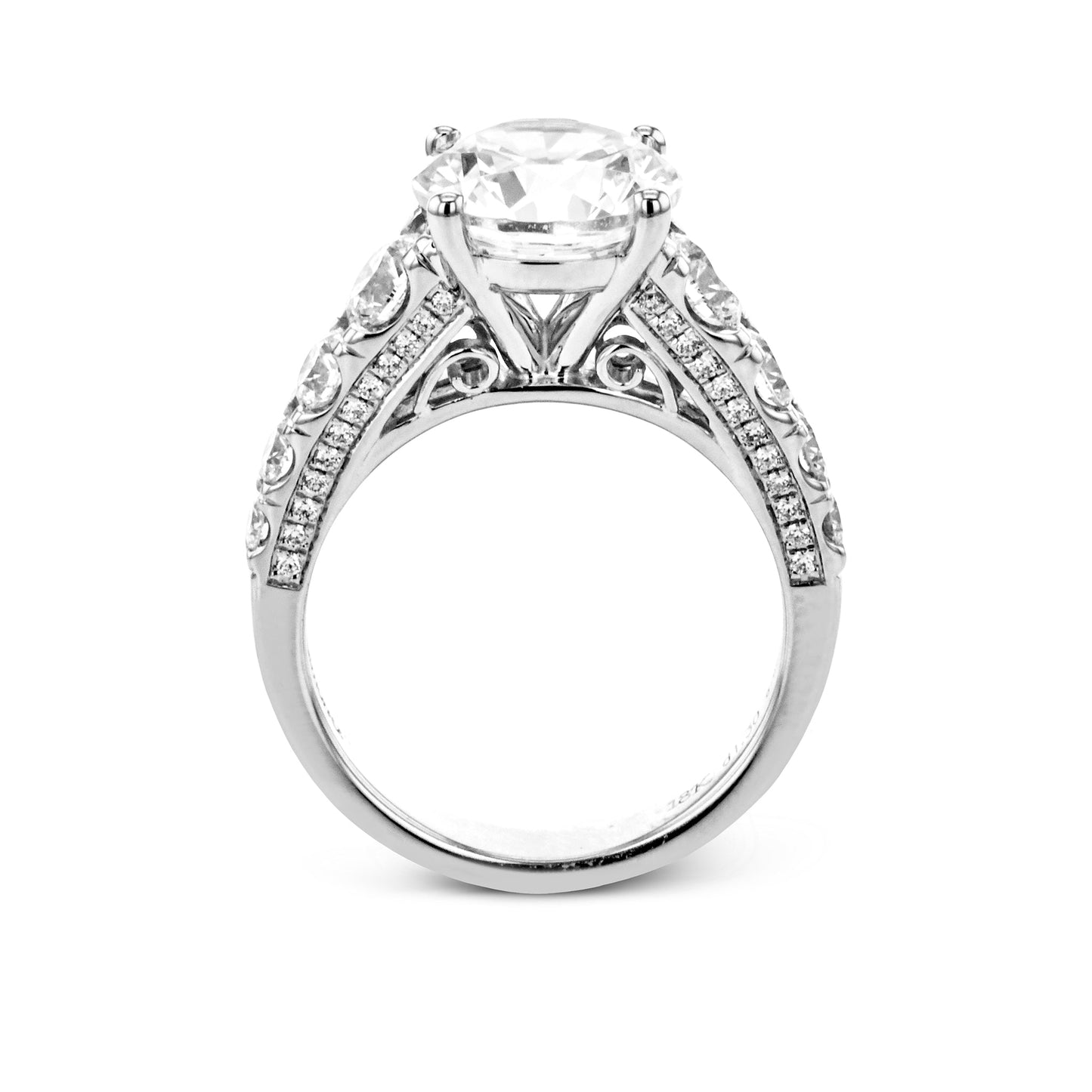 Round-Cut Diamond Engagement Ring in 18k Gold - Classic Elegance