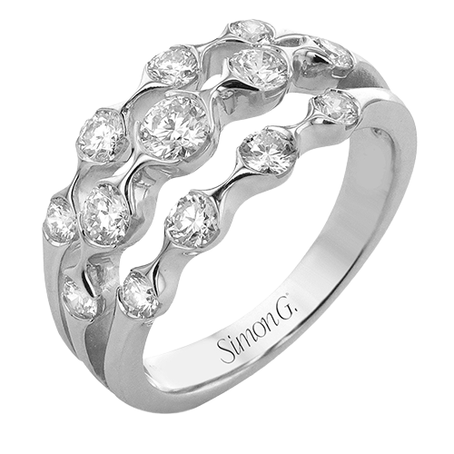 Right Hand Ring in 18k Gold with Diamonds