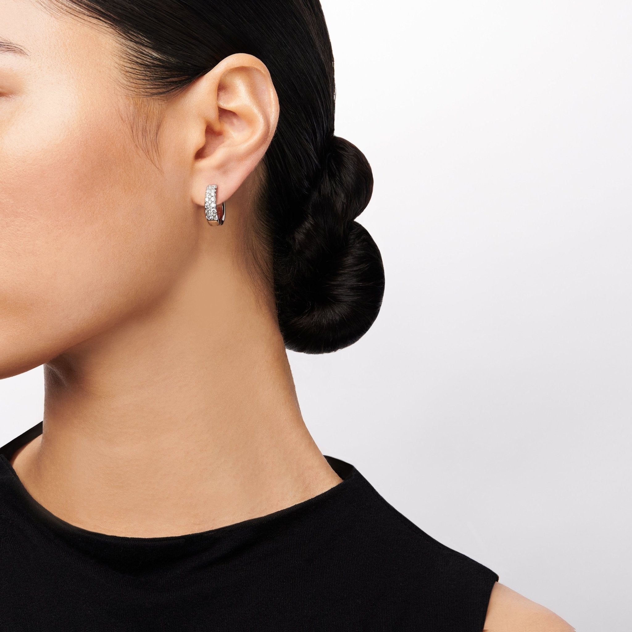 Simon - set Huggie Hoop Earrings in 18k Gold with Diamonds - Simon G. Jewelry