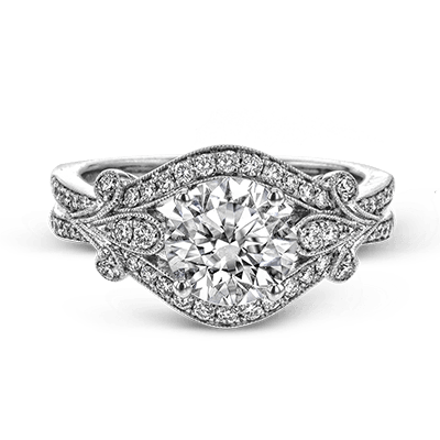 Vintage-Inspired White Gold Engagement Ring with Round Diamonds