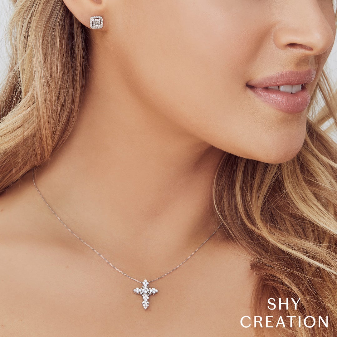 0.60CT DIAMOND BAGUETTE CROSS NECKLACE